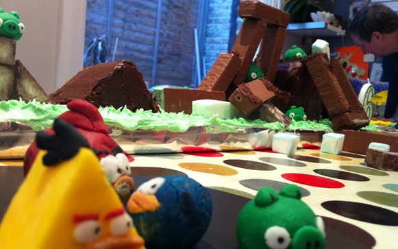 angry-birds-cake-playable